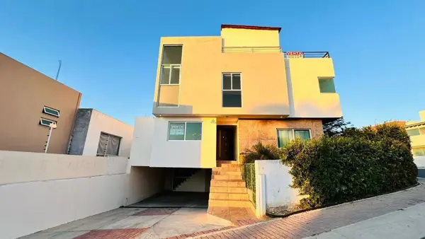 Casa en Venta en El Refugio, Querétaro - Amplia y Bien Ubicada