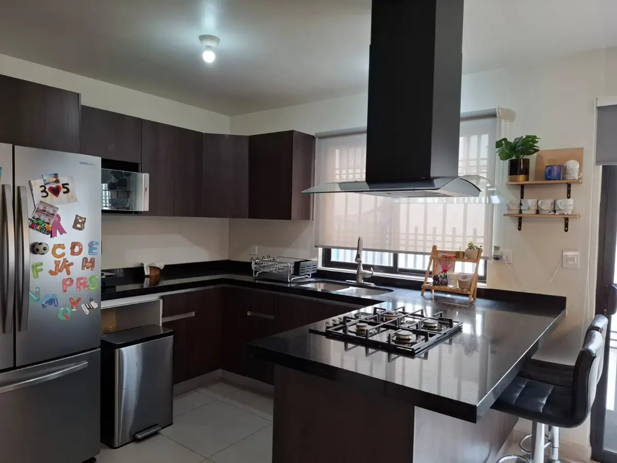 Casa en venta en Murano, García — foto 1 de 28