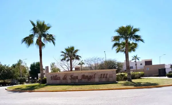 Casa en venta en Villa San Ángel III, frente a UAD Torreón, cerca de IMSS UMA 90