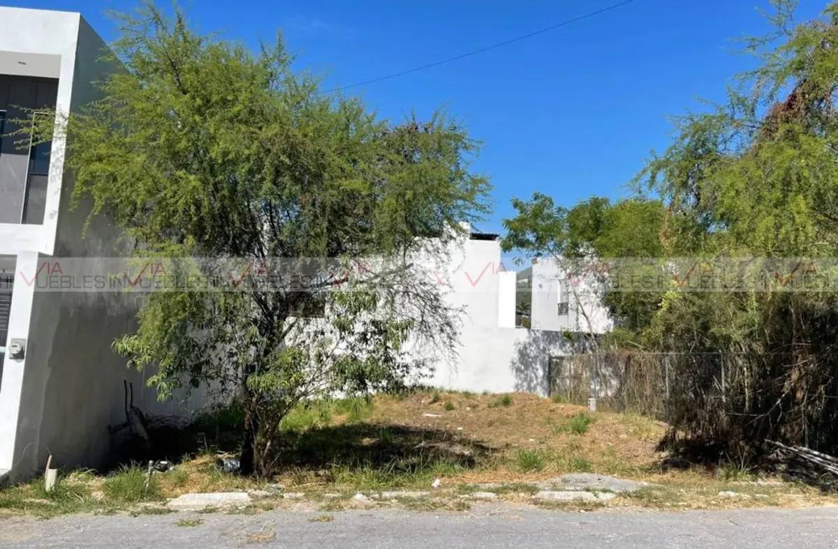 Terreno en venta en Bosques de las Lomas, Santiago — foto 1 de 8