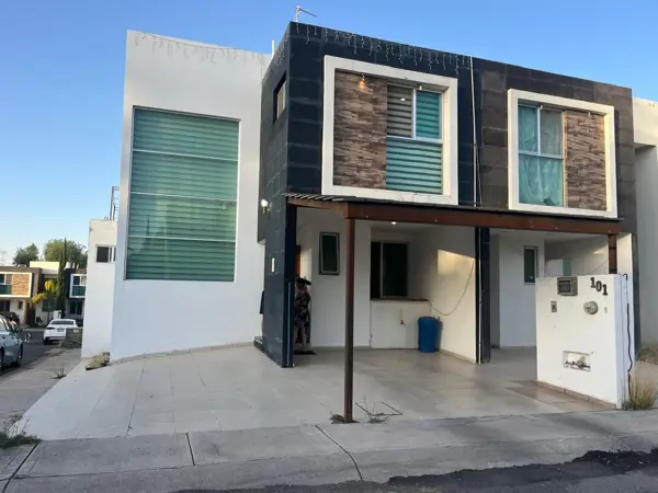 Casa en Venta en Rancho Santa Mónica, Aguascalientes - Espaciosa y Bien Ubicada