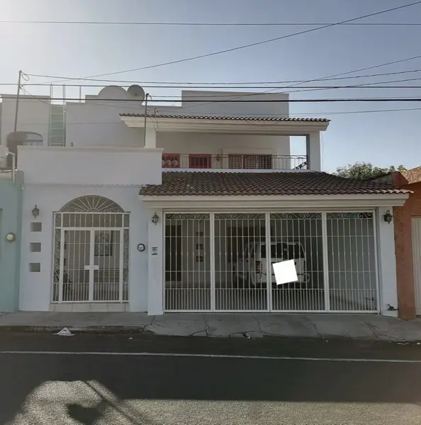 Se Vende Casa Amplia de 5 Recamaras en Colima Centro, Colima; Excelente Ubicación E Inversión