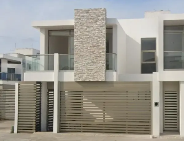 Casa De Adjudicación Bancaria En Venta Ubicada En Cubika, Las Vegas Ii, Boca Del Rio, Veracruz. Cmr