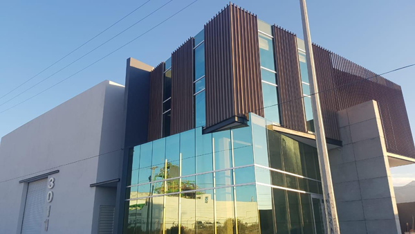 Bodega AAA en Renta – Uso Comercial e Industrial
Ubicada sobre Blvd. Oscar Flores, en esquina.