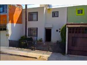 Casa en Lomas de San Pedrito (Sección Portales), Querétaro, Querétaro