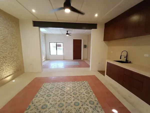 Casa Azul en venta remodelada a dos cuadras de avenida itzaes merida yucatan