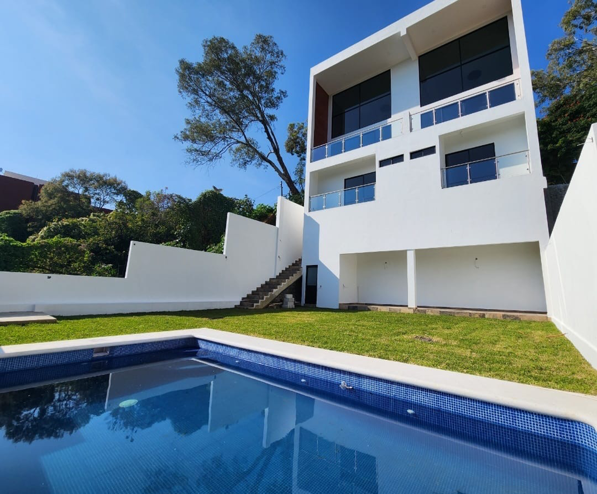 Casa en venta en Lomas de Atzingo, Cuernavaca — foto 1 de 32