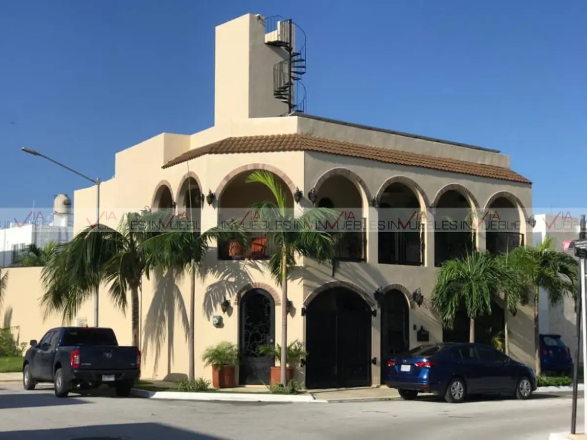 Casa en venta en Playa del Carmen Centro, Playa del Carmen — foto 1 de 12