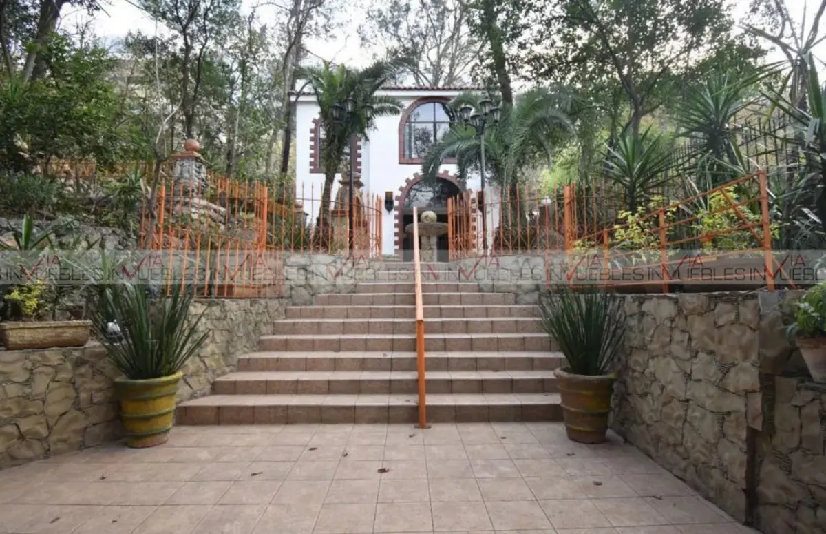 Casa en venta en Valle de San Ángel Sect Español, San Pedro Garza García — foto 1 de 17