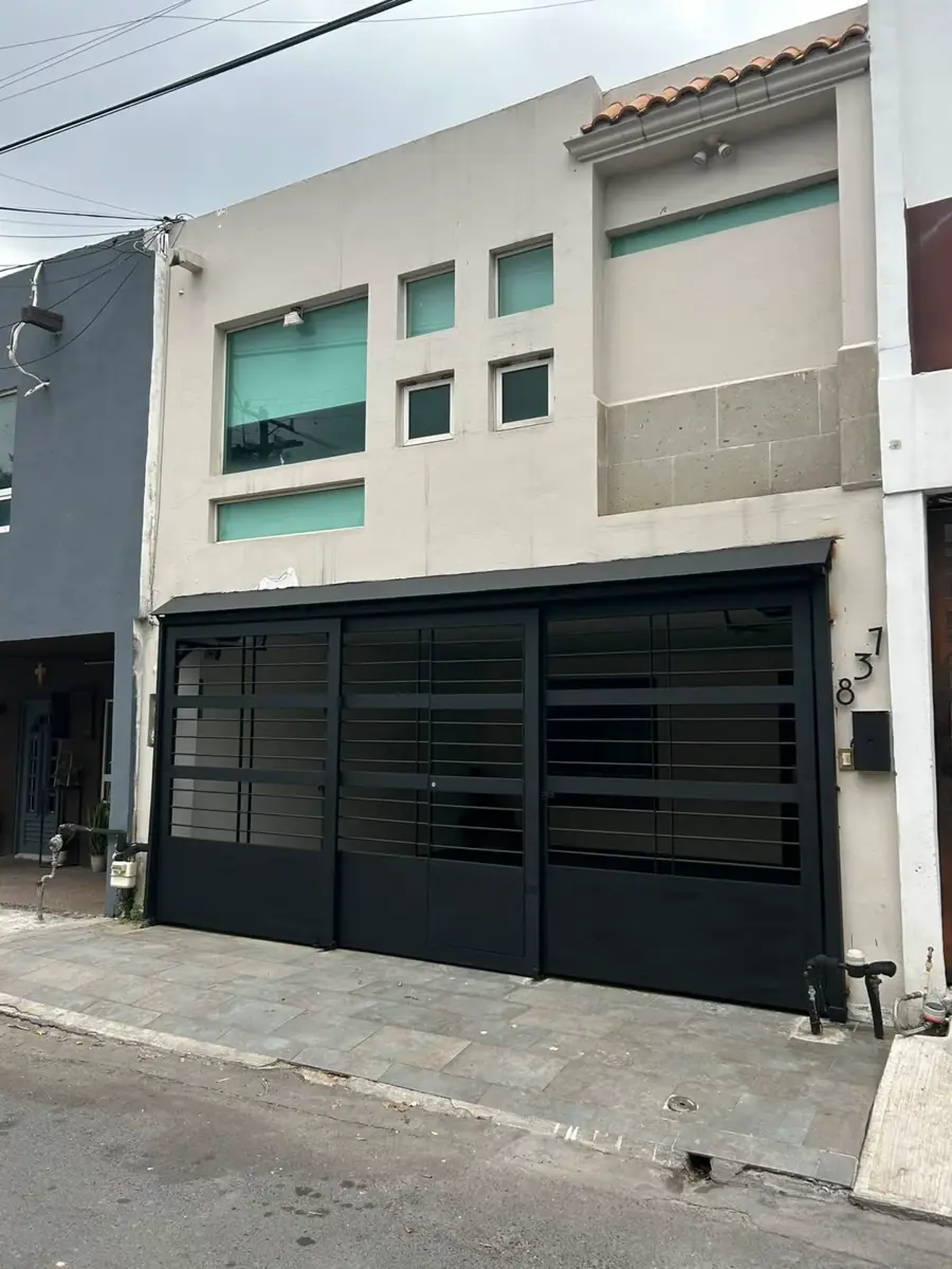 Casa en venta en Residencial la Española, Monterrey — foto 1 de 17