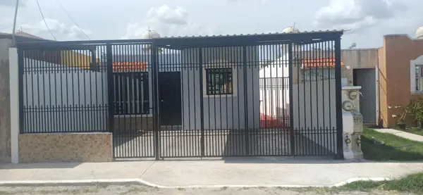 Casa Residencial en Juan Pablo II, Mérida: Excelente Ubicación y Acceso