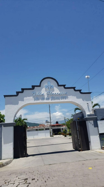 CASA EN VENTA EN MANZANILLO COLIMA 3 RECÁMARAS CON ALBERCA Y 224 M² DE TERRENO