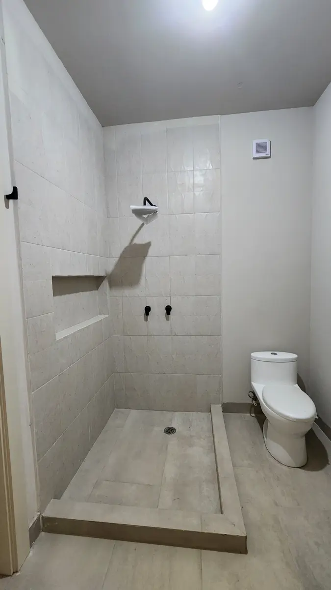 Vista 5 de Casa en Venta en El Cortijo con Recámara en Planta Baja