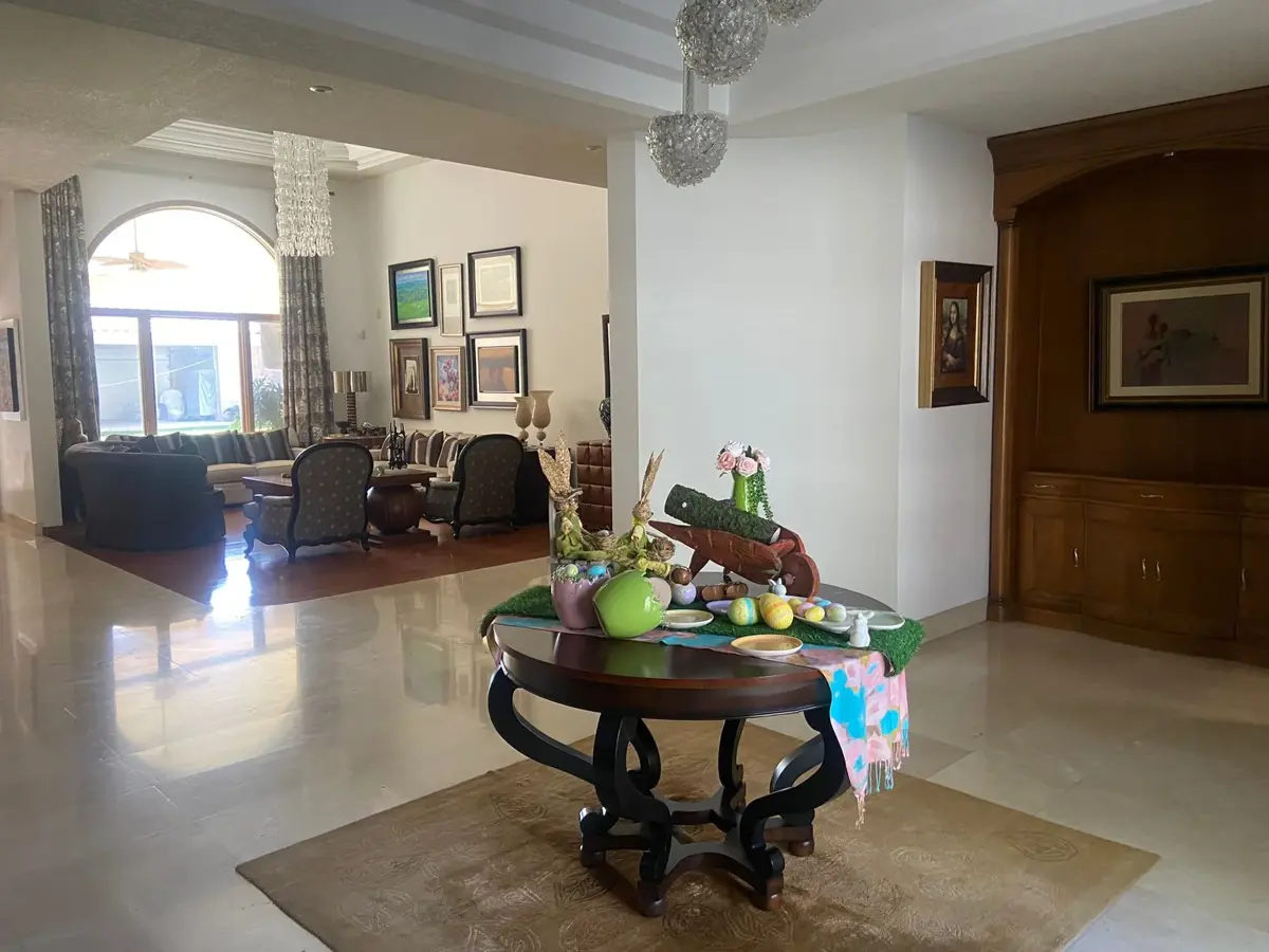 Vista 4 de Casa en Venta en Torreón Jardín, Torreón: Espaciosa, con Jardín y Alberca