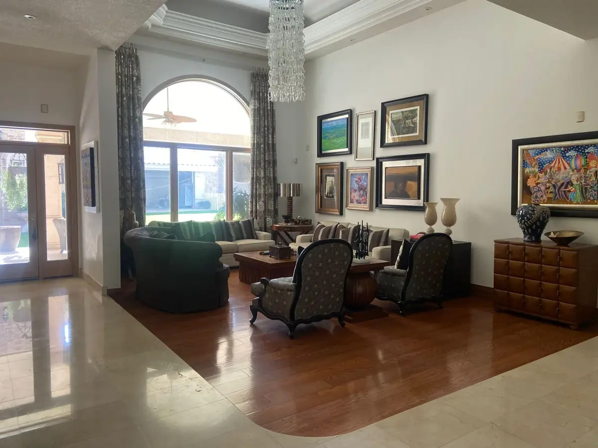 Vista 5 de Casa en Venta en Torreón Jardín, Torreón: Espaciosa, con Jardín y Alberca