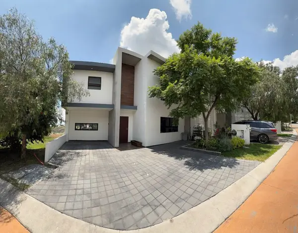 CASA EN VENTA - JURIQUILLA - QUERÉTARO CASA EN VENTA - JURIQUILLA - QUERÉTARO