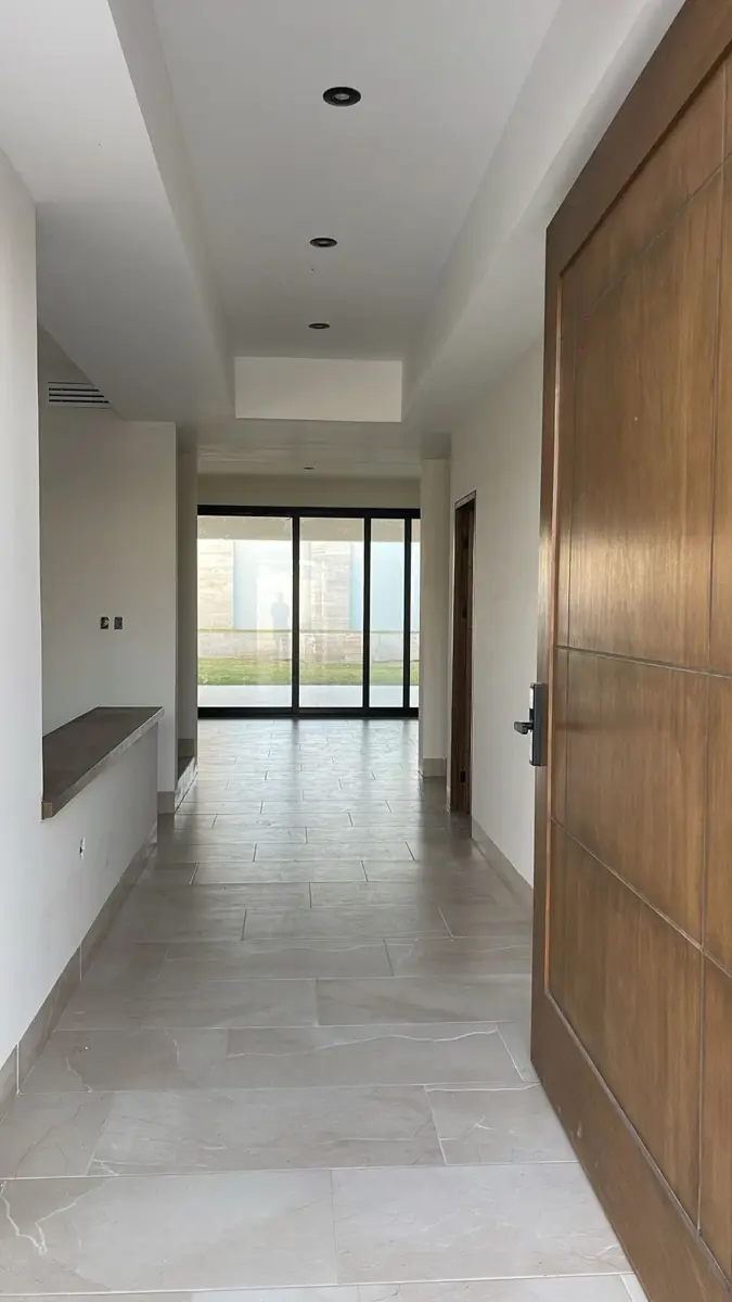 Vista 2 de Casa en Venta en las Trojes con amplio jardín