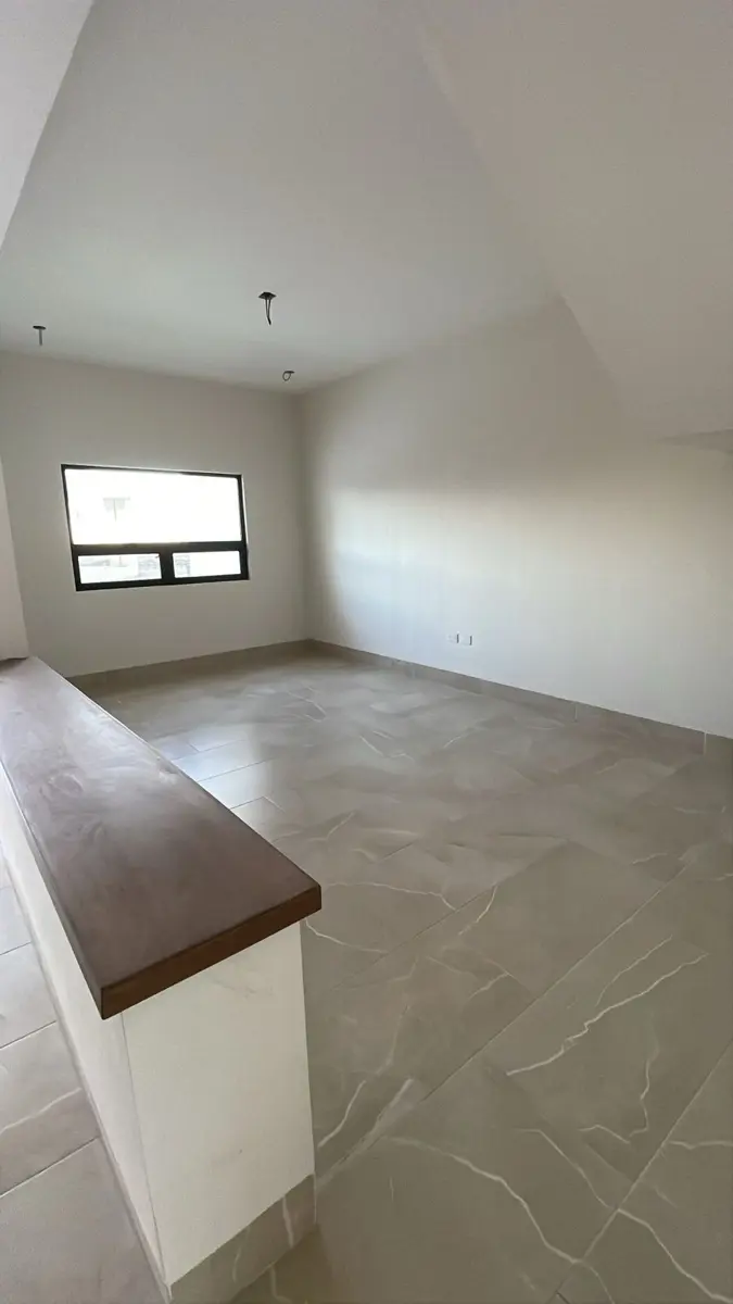 Vista 3 de Casa en Venta en las Trojes con amplio jardín