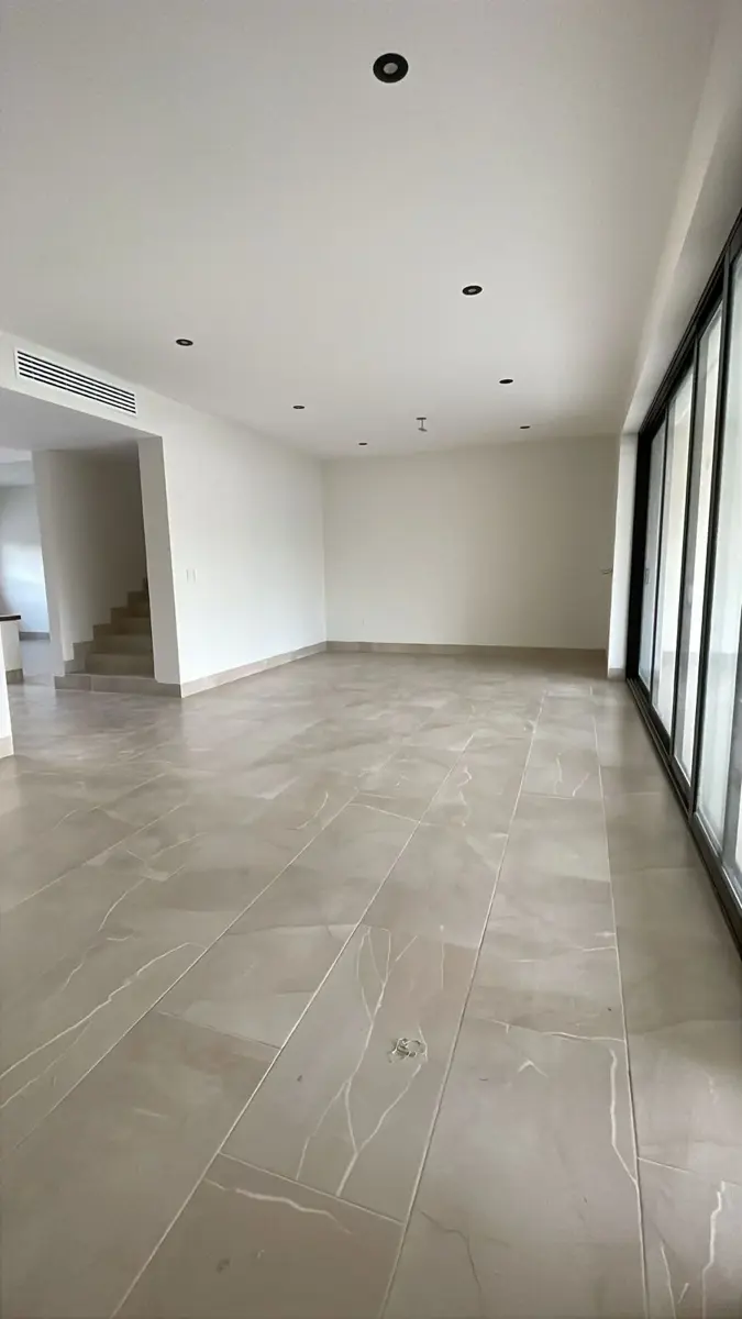 Vista 5 de Casa en Venta en las Trojes con amplio jardín