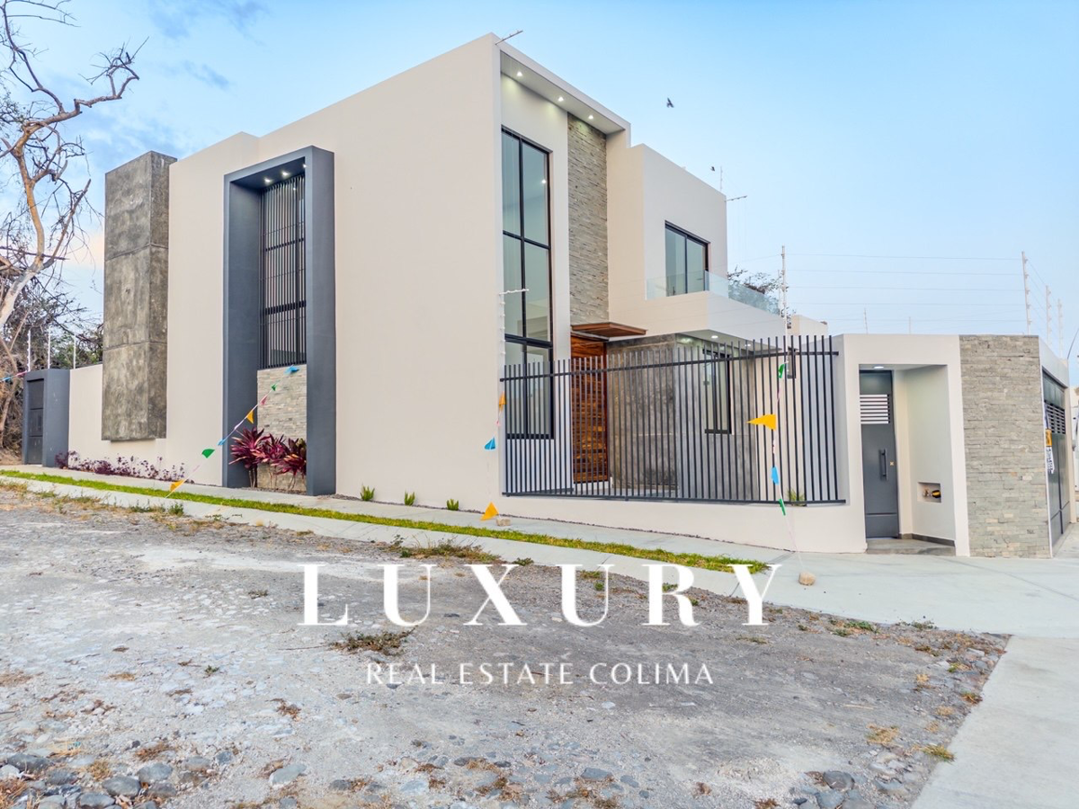 Casa en venta en San Ángel Residencial, Colima — foto 1 de 29