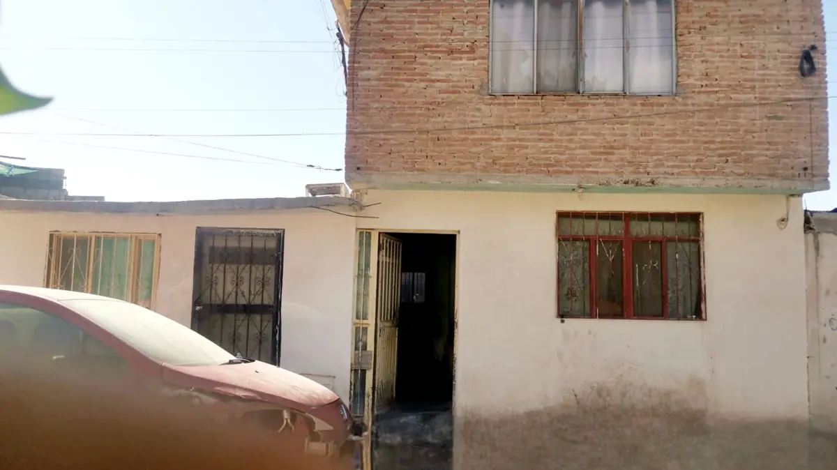 Vista 2 de Casa con Potencial de Remodelación Amplio Terreno de 162 m² en Col. Francisco Villa"