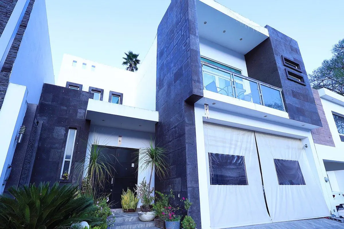 Casa en venta en Bosques de San Jose, Santiago — foto 1 de 3