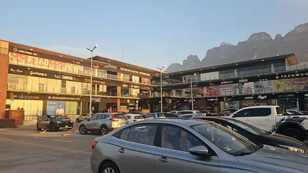 Local en renta en Puerta de Hierro, Monterrey — foto 2 de 2