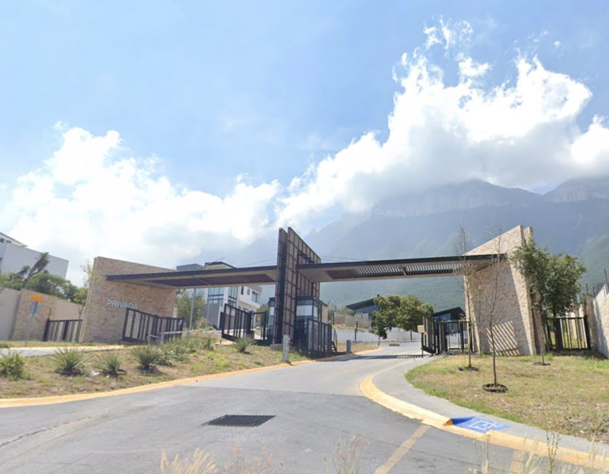 Casa en venta en Puerta de Hierro, Monterrey — foto 1 de 19