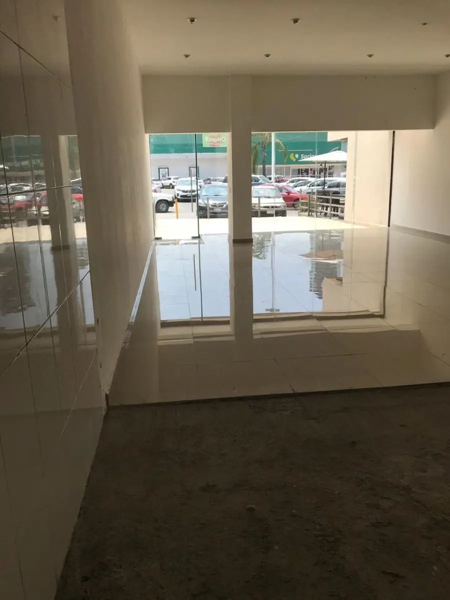 Local en renta en Del Valle, San Pedro Garza García — foto 1 de 4