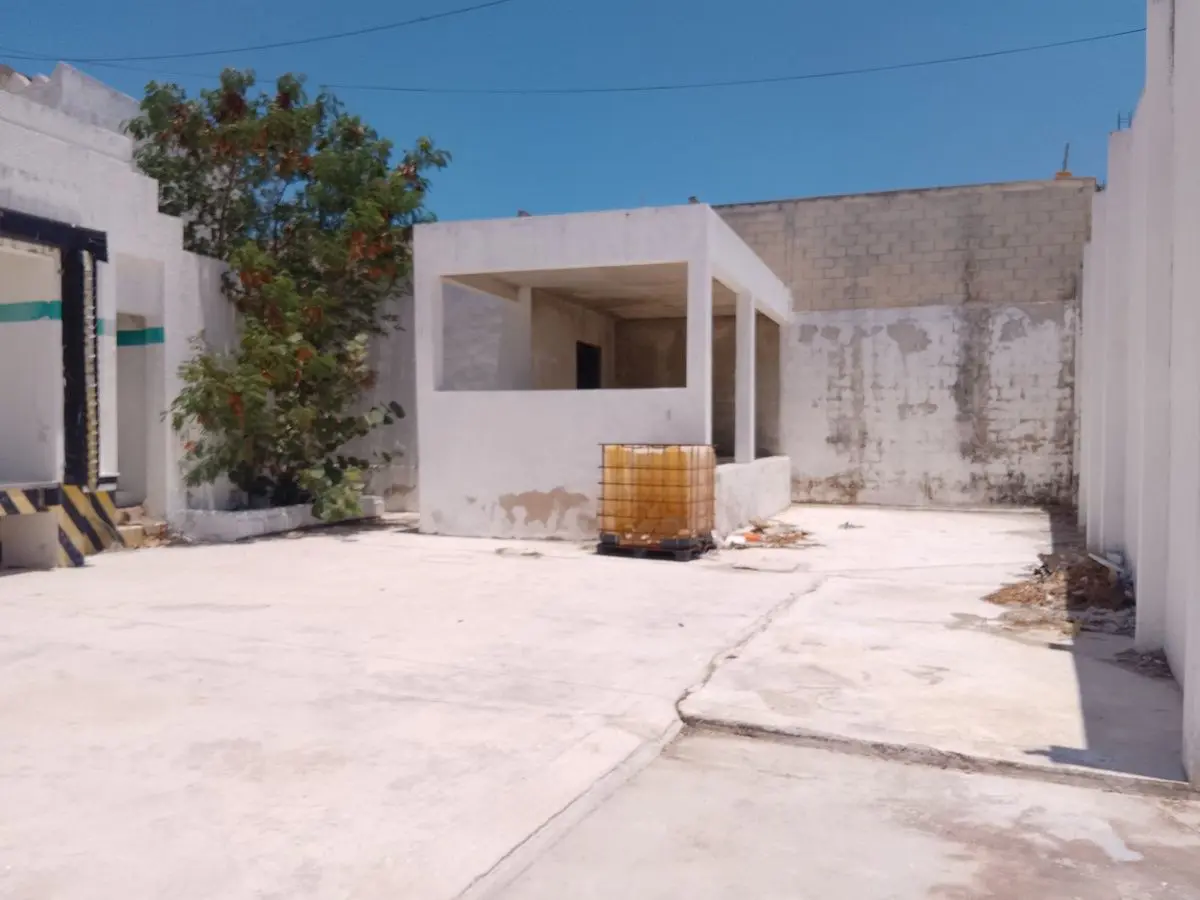 Edificio en venta en Celestun, Celestún — foto 1 de 27