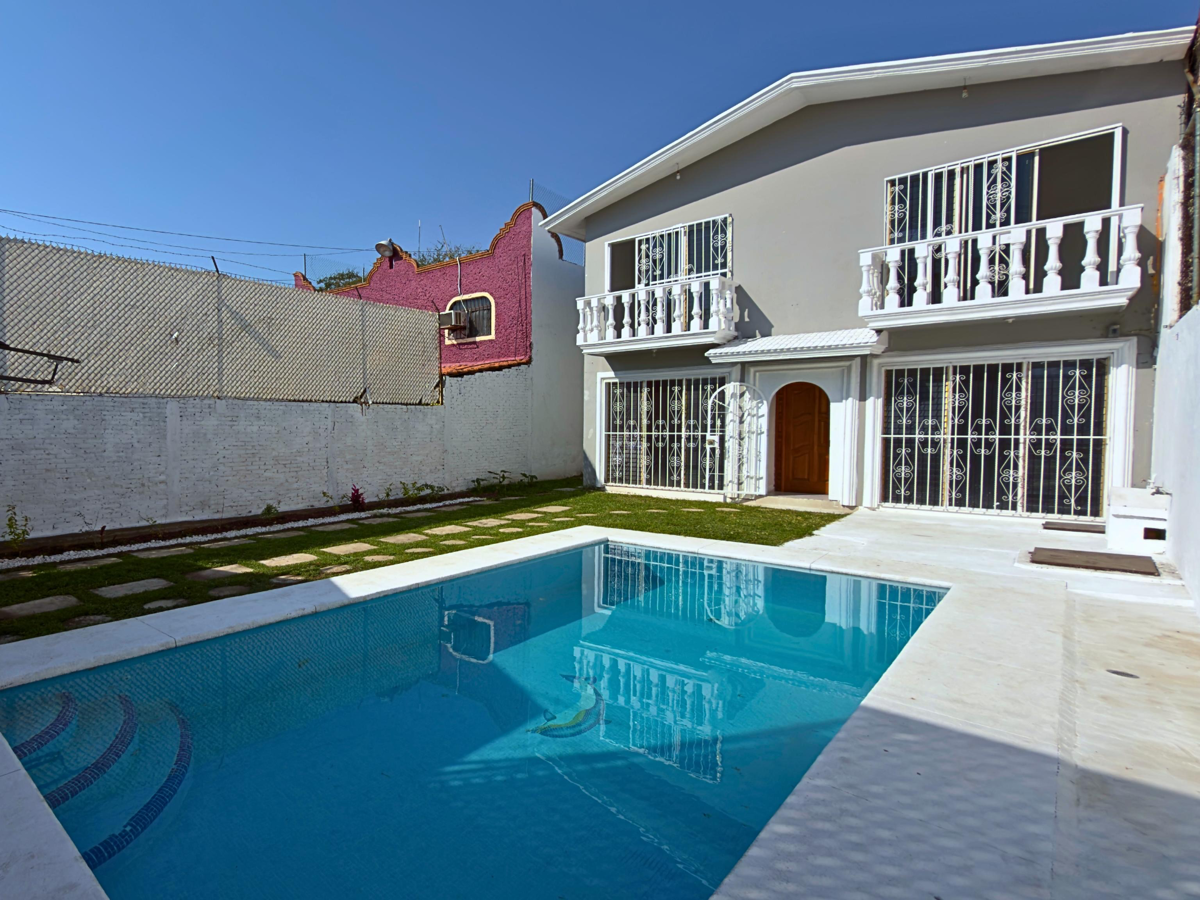 Casa en venta en Puerta del Sol, Cuernavaca — foto 1 de 36