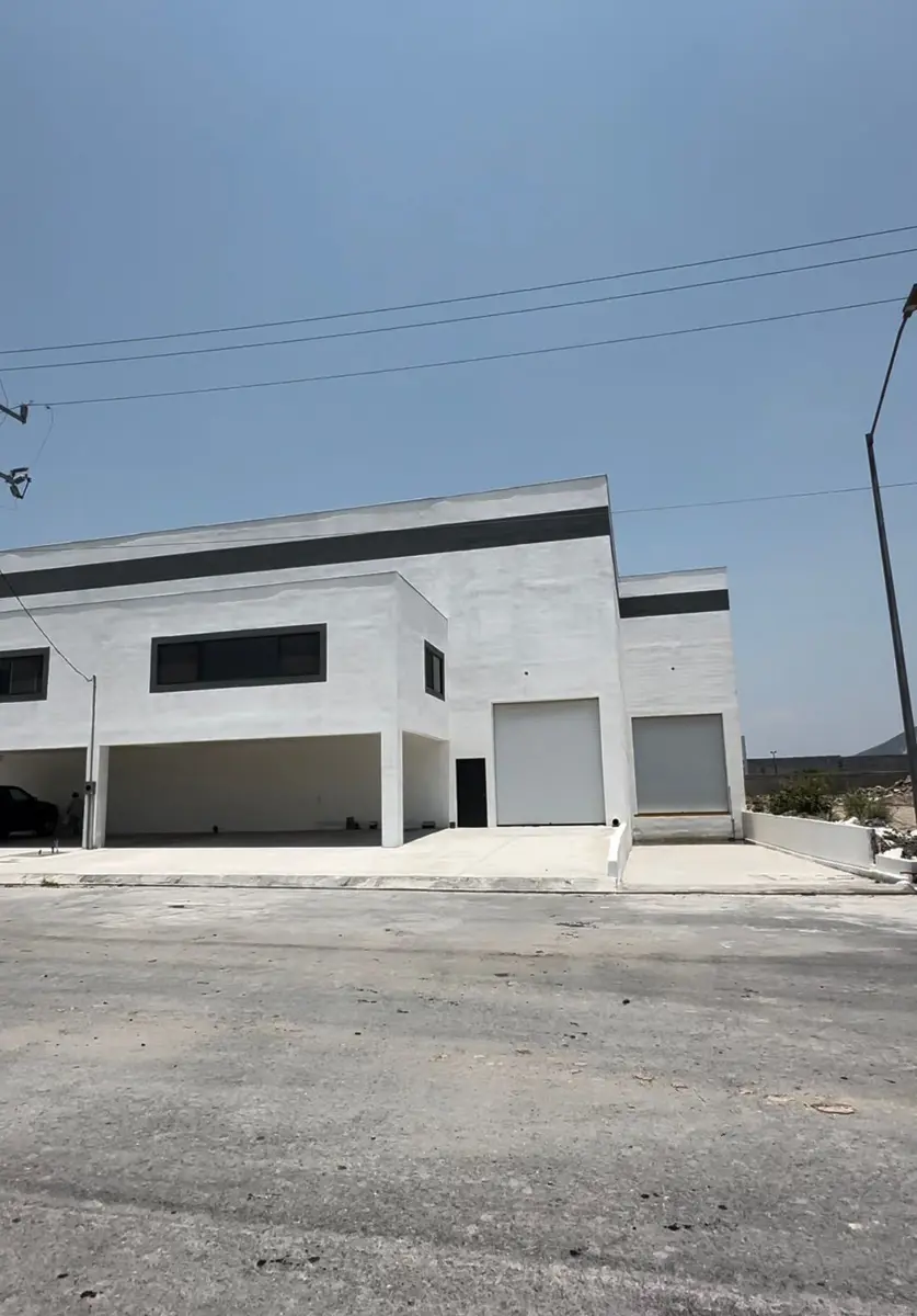 Bodega en renta en Hacienda el Palmar, Santa Catarina — foto 1 de 20