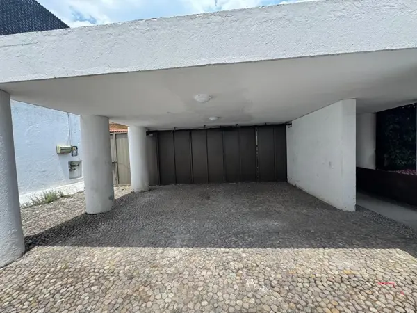 HERMOSA Y AMPLIA CASA EN RENTA EN CALLE CERRADA