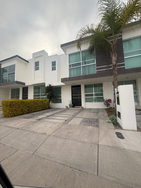 Casa en Renta en Residencial El Refugio, Querétaro - Amplia y Moderna