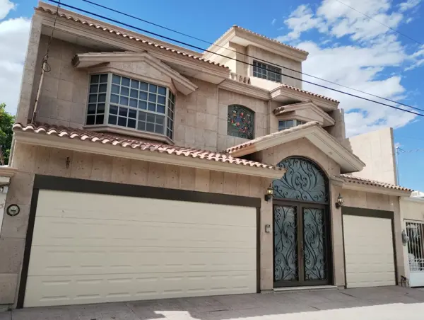 CASA CON ALBERCA EN COLONIA ESTRELLA