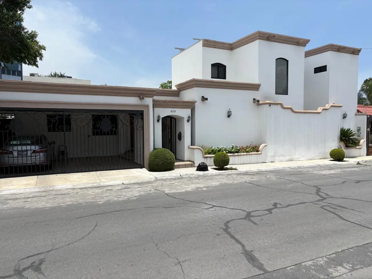 Casa en Venta de Prácticamente en una Planta en Fuentes del Valle. Cerca de Humberto Lobo y Morones Casa en Venta de Prácticamente en una Planta en Fuentes del Valle. Cerca de Humberto Lobo y Morones