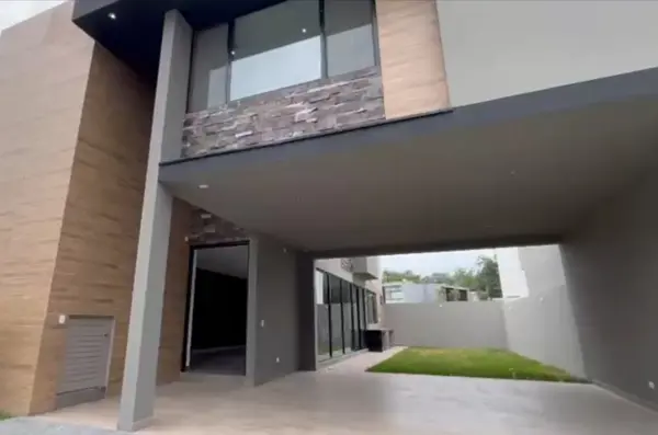 Casas en Venta en Altares Residencial Santiago N. L.