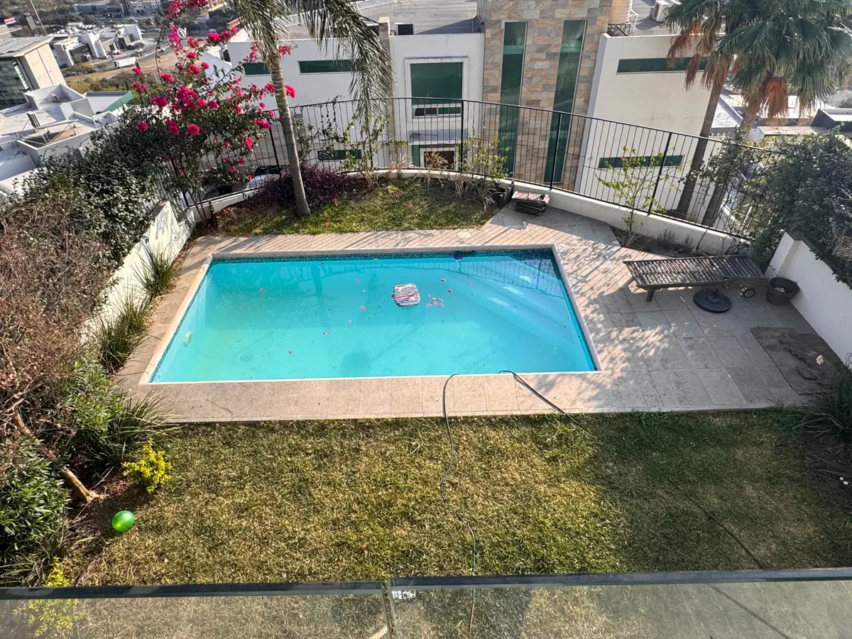 Casa en Venta en Vista Real, San Pedro Garza García. Equipada y con acabados de lujo, en 3 niveles Casa en Venta en Vista Real, San Pedro Garza García. Equipada y con acabados de lujo, en 3 niveles