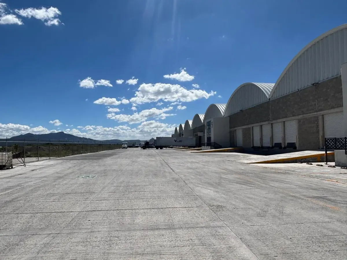 Bodega en renta en Santa María la Calera, Mineral de la Reforma — foto 1 de 14