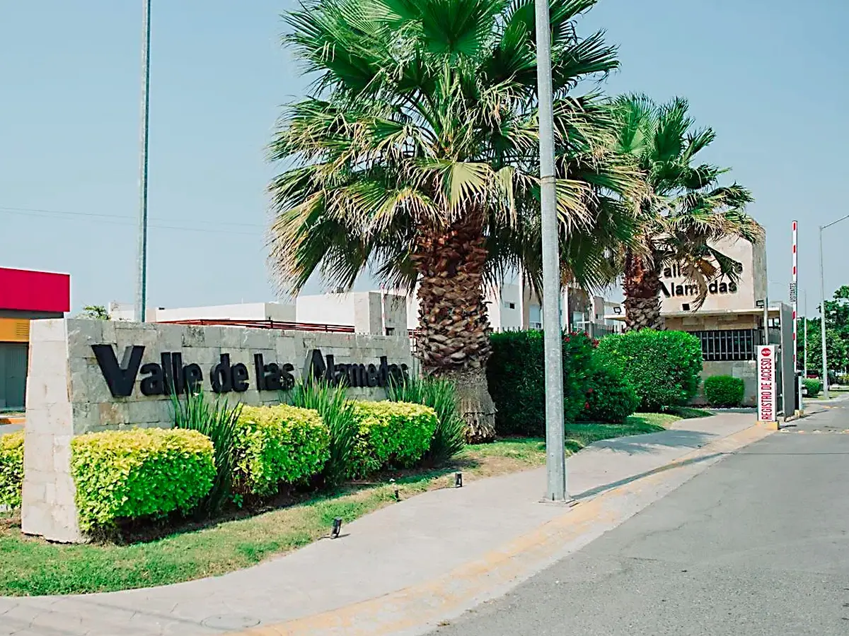 Casa en venta en Valle de Las Alamedas, San Nicolás de los Garza — foto 1 de 10