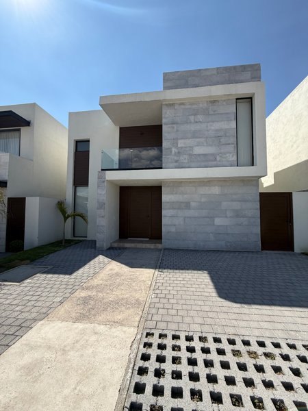 Residencias Modernas y Accesibles Frente al Próximo Costco en Corregidora