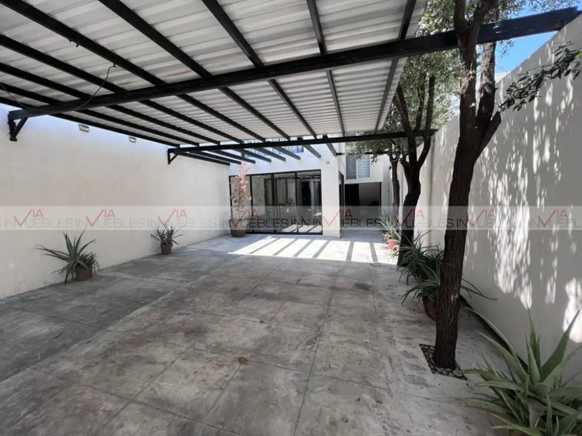 Casa en renta en Lomas del Valle, San Pedro Garza García — foto 1 de 15