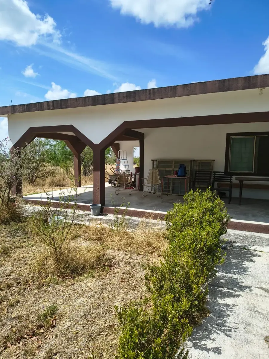 Quinta en venta en Ejidal Mamulique, Salinas Victoria — foto 1 de 14