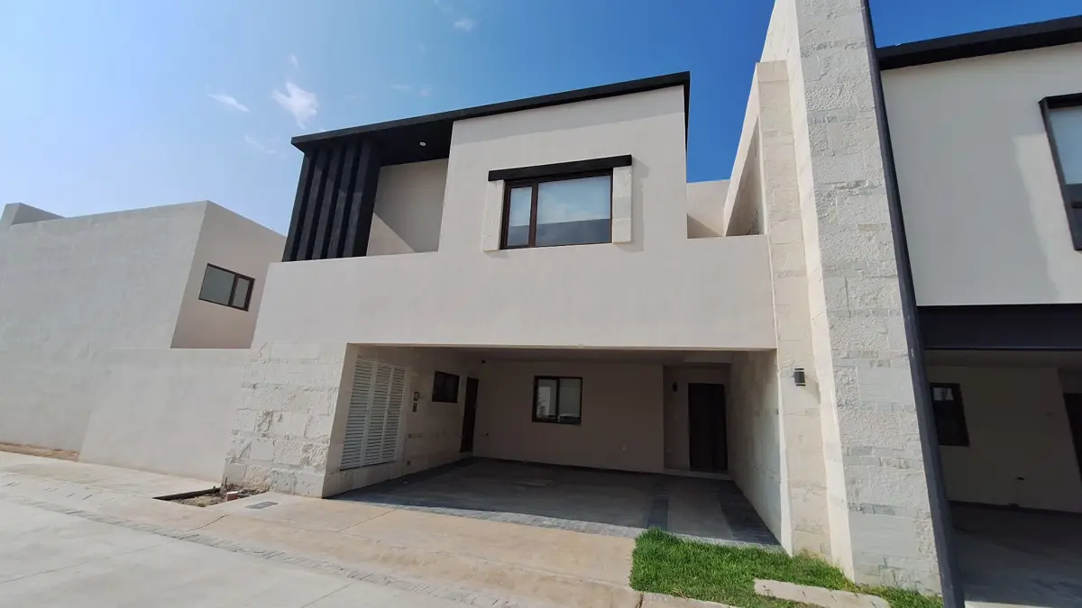 Casa en venta en Los Nogales, Saltillo — foto 1 de 17