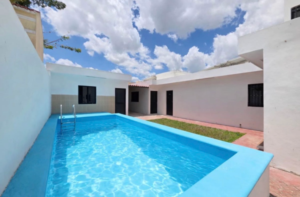 Residencia Renovada con Paneles Solares