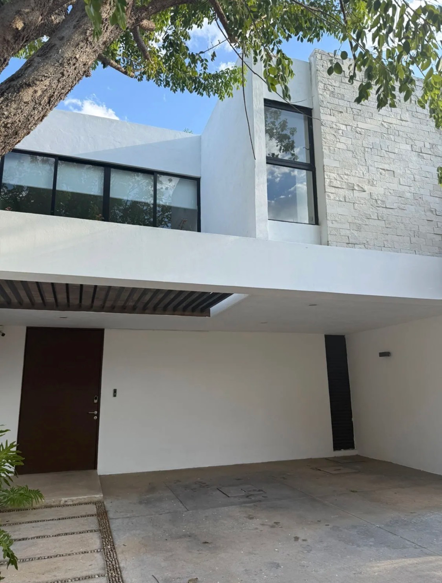 Casa en renta en Montebello, Mérida — foto 1 de 12