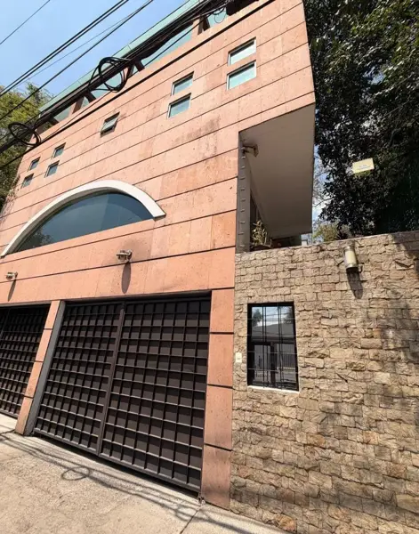 Casa en Venta en Bosques de Tetlameya, Coyoacán: Ubicación Estratégica y Comodidades Modernas