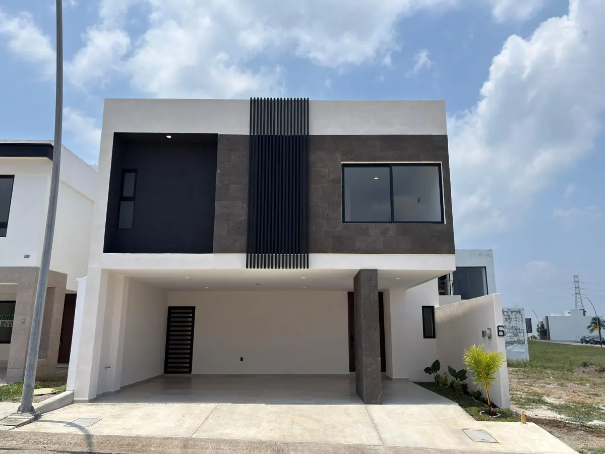 Casa en venta en Lomas del Dorado, Boca del Río — foto 1 de 37