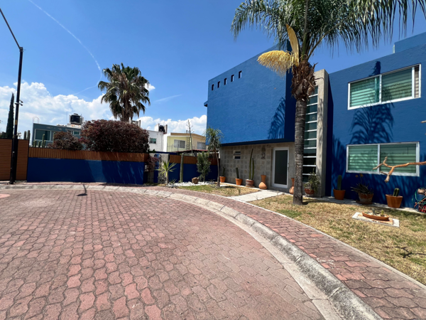 CASA Y TERRENO EN VENTA JUNTOS EN PRIVADA