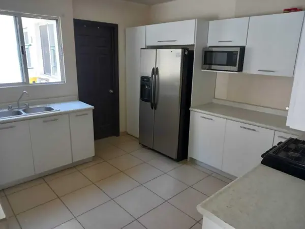 Casa en renta en Lomas del Valle II, Ramos Arizpe — foto 2 de 11